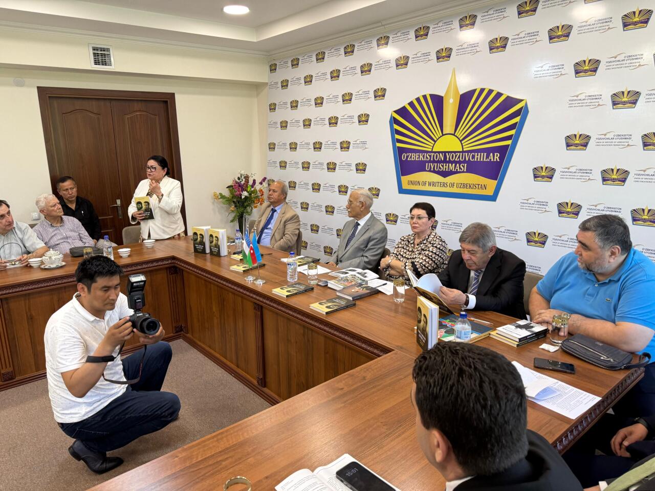 В Союзе писателей Узбекистана презентована книга Эльмиры Ахундовой "Зарифа и Гейдар Алиевы. Любовь длиною в вечность" на узбекском языке  (ФОТО)