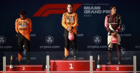 Ферстаппен стартовал с поула, Пиастри финишировал первым! (ФОТО)