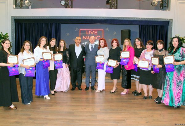 В Баку прошла праздничная церемония награждения, посвященная Дню ковроткача  (ФОТО)