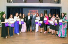 В Баку прошла праздничная церемония награждения, посвященная Дню ковроткача  (ФОТО)