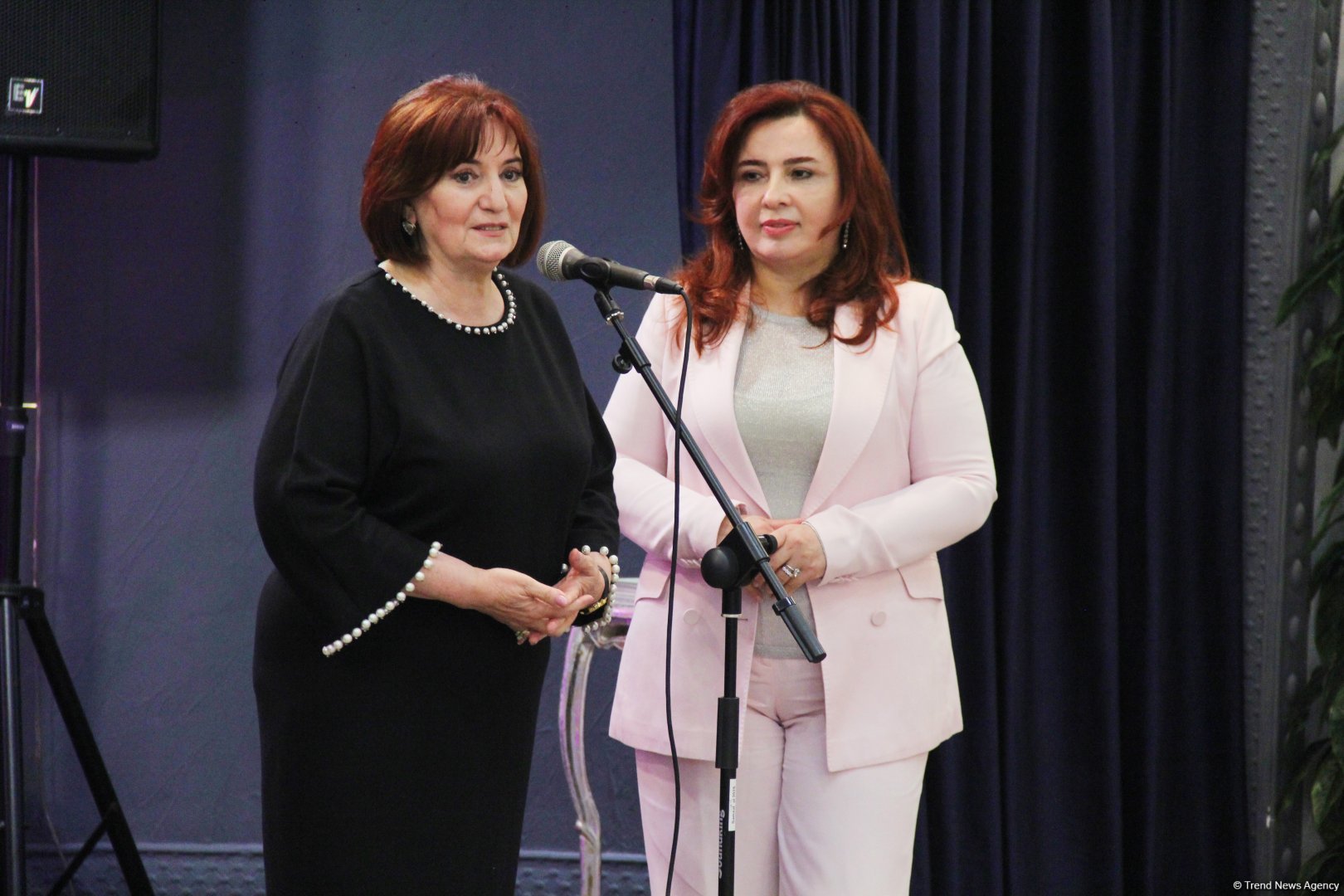 В Баку прошла праздничная церемония награждения, посвященная Дню ковроткача  (ФОТО)