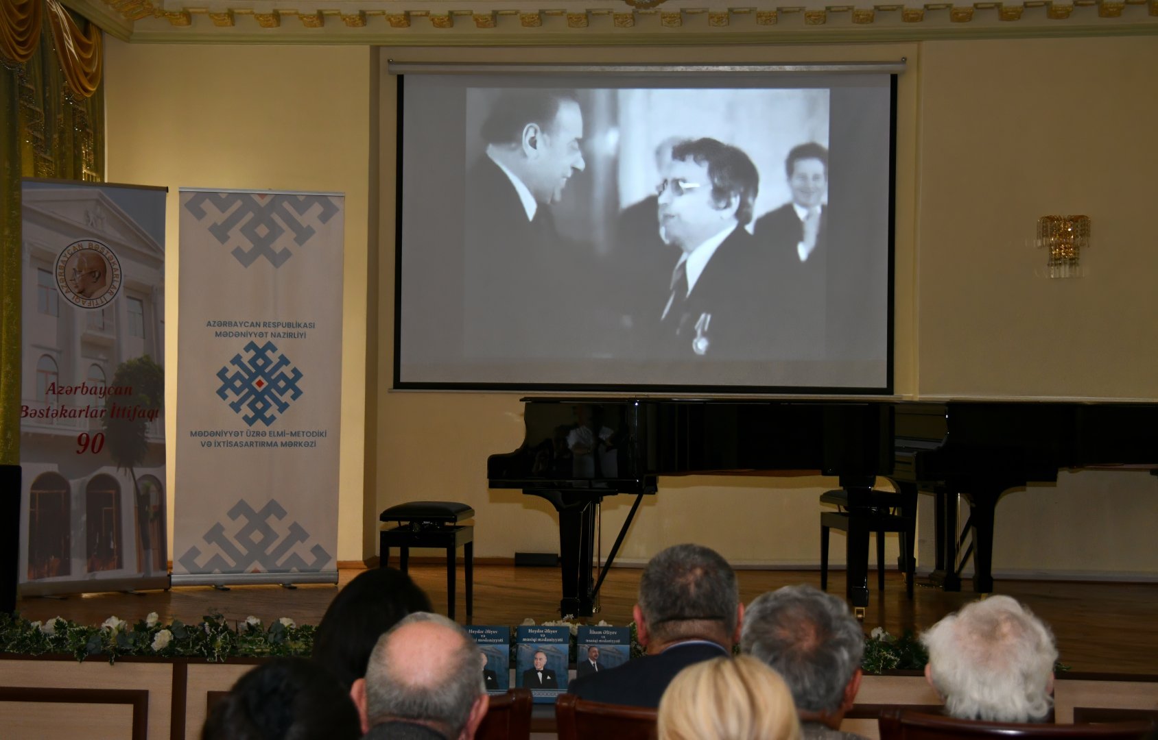 В Баку состоялся научно-практический семинар "Гейдар Алиев и азербайджанская культура" (ФОТО)