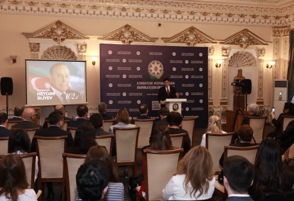 В Государственном комитете по работе с диаспорой отмечена 102-я годовщина со дня рождения общенационального лидера Гейдара Алиева (ФОТО)
