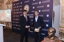 В Государственном комитете по работе с диаспорой отмечена 102-я годовщина со дня рождения общенационального лидера Гейдара Алиева (ФОТО)