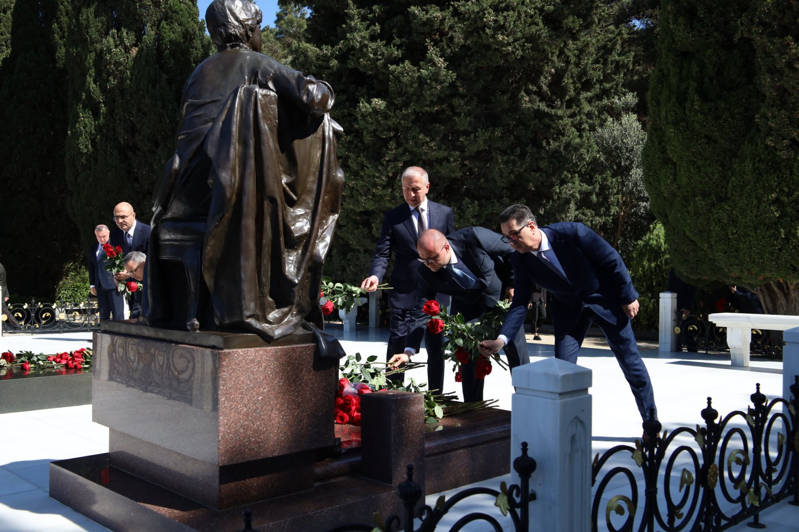 Руководство и коллектив министерства здравоохранения почтили память общенационального лидера Гейдара Алиева (ФОТО)