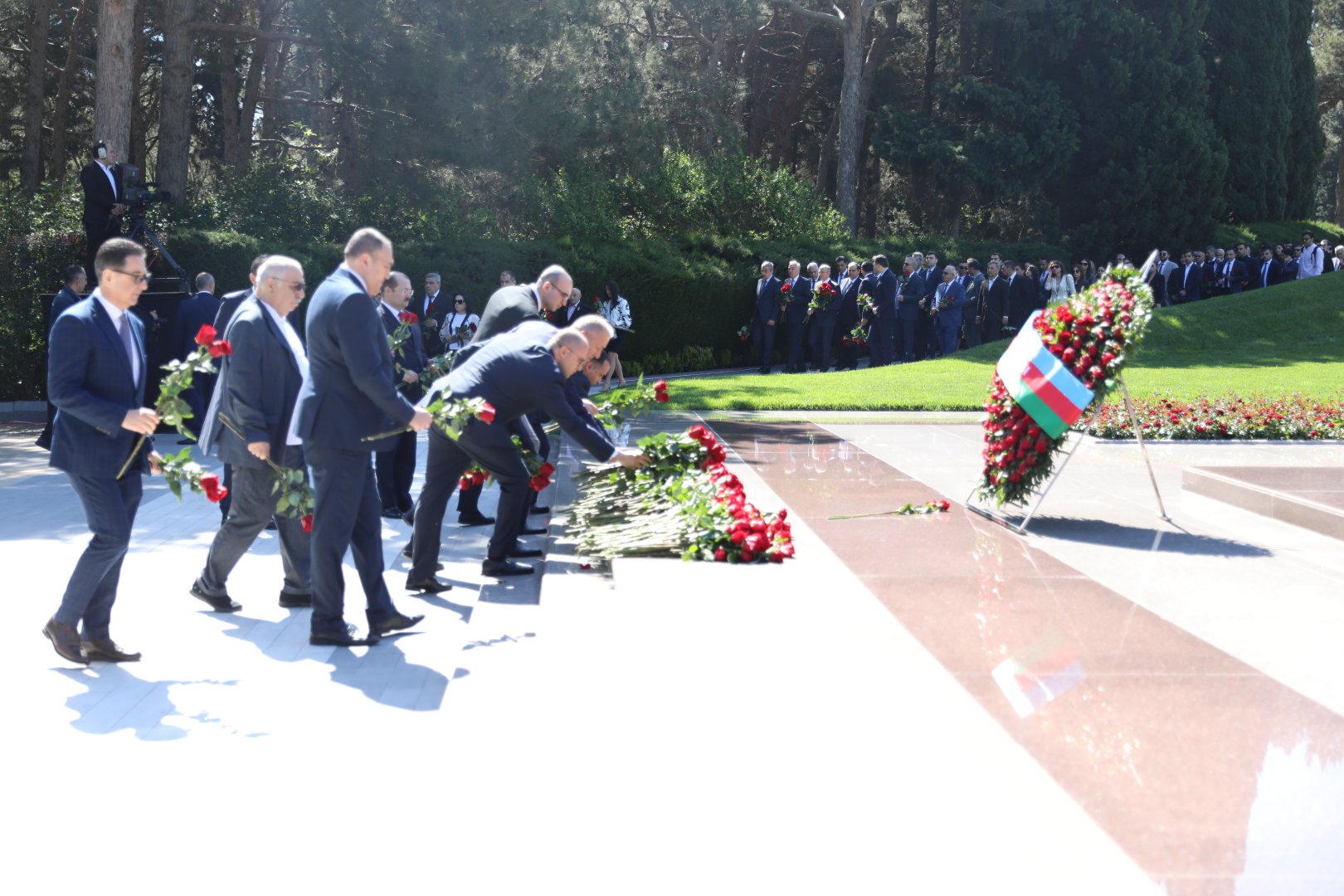 Руководство и коллектив министерства здравоохранения почтили память общенационального лидера Гейдара Алиева (ФОТО)