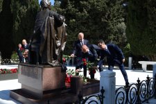 Руководство и коллектив министерства здравоохранения почтили память общенационального лидера Гейдара Алиева (ФОТО)