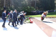 Руководство и коллектив министерства здравоохранения почтили память общенационального лидера Гейдара Алиева (ФОТО)