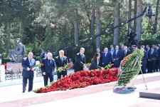 Азербайджанский народ чтит память великого лидера Гейдара Алиева (ФОТО)
