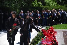 Азербайджанский народ чтит память великого лидера Гейдара Алиева (ФОТО)