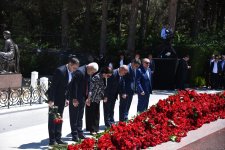 Азербайджанский народ чтит память великого лидера Гейдара Алиева (ФОТО)