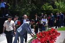 Азербайджанский народ чтит память великого лидера Гейдара Алиева (ФОТО)