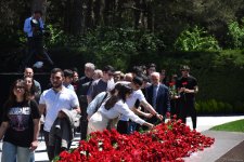 Азербайджанский народ чтит память великого лидера Гейдара Алиева (ФОТО)