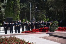 Азербайджанский народ чтит память великого лидера Гейдара Алиева (ФОТО)