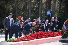 Азербайджанский народ чтит память великого лидера Гейдара Алиева (ФОТО)