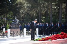 Азербайджанский народ чтит память великого лидера Гейдара Алиева (ФОТО)