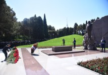 Азербайджанский народ чтит память великого лидера Гейдара Алиева (ФОТО)