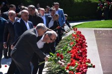 Азербайджанский народ чтит память великого лидера Гейдара Алиева (ФОТО)