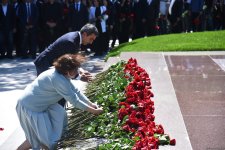 Азербайджанский народ чтит память великого лидера Гейдара Алиева (ФОТО)