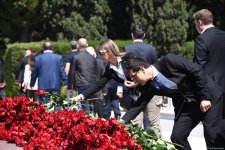 Азербайджанский народ чтит память великого лидера Гейдара Алиева (ФОТО)