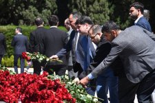 Азербайджанский народ чтит память великого лидера Гейдара Алиева (ФОТО)
