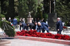 Азербайджанский народ чтит память великого лидера Гейдара Алиева (ФОТО)
