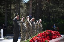 Азербайджанский народ чтит память великого лидера Гейдара Алиева (ФОТО)