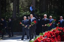 Азербайджанский народ чтит память великого лидера Гейдара Алиева (ФОТО)