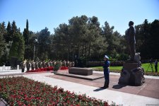 Азербайджанский народ чтит память великого лидера Гейдара Алиева (ФОТО)