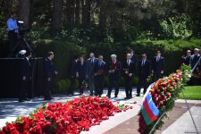 Азербайджанский народ чтит память великого лидера Гейдара Алиева (ФОТО)