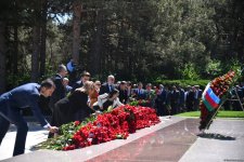 Азербайджанский народ чтит память великого лидера Гейдара Алиева (ФОТО)