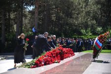 Азербайджанский народ чтит память великого лидера Гейдара Алиева (ФОТО)