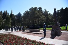 Азербайджанский народ чтит память великого лидера Гейдара Алиева (ФОТО)