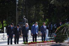 Азербайджанский народ чтит память великого лидера Гейдара Алиева (ФОТО)