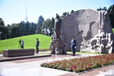 Азербайджанский народ чтит память великого лидера Гейдара Алиева (ФОТО)