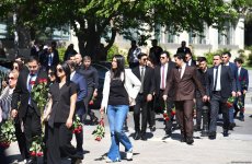 Азербайджанский народ чтит память великого лидера Гейдара Алиева (ФОТО)