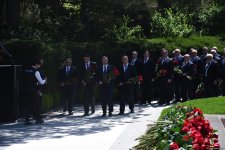 Азербайджанский народ чтит память великого лидера Гейдара Алиева (ФОТО)