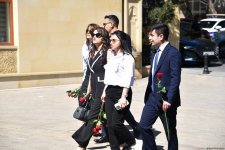 Азербайджанский народ чтит память великого лидера Гейдара Алиева (ФОТО)