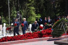 Азербайджанский народ чтит память великого лидера Гейдара Алиева (ФОТО)