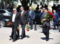 Азербайджанский народ чтит память великого лидера Гейдара Алиева (ФОТО)