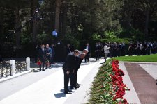 Азербайджанский народ чтит память великого лидера Гейдара Алиева (ФОТО)