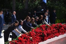 Азербайджанский народ чтит память великого лидера Гейдара Алиева (ФОТО)