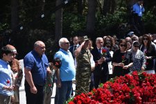 Азербайджанский народ чтит память великого лидера Гейдара Алиева (ФОТО)