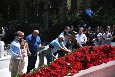 Азербайджанский народ чтит память великого лидера Гейдара Алиева (ФОТО)