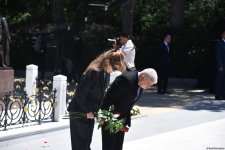 Азербайджанский народ чтит память великого лидера Гейдара Алиева (ФОТО)