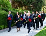 Азербайджанский народ чтит память великого лидера Гейдара Алиева (ФОТО)