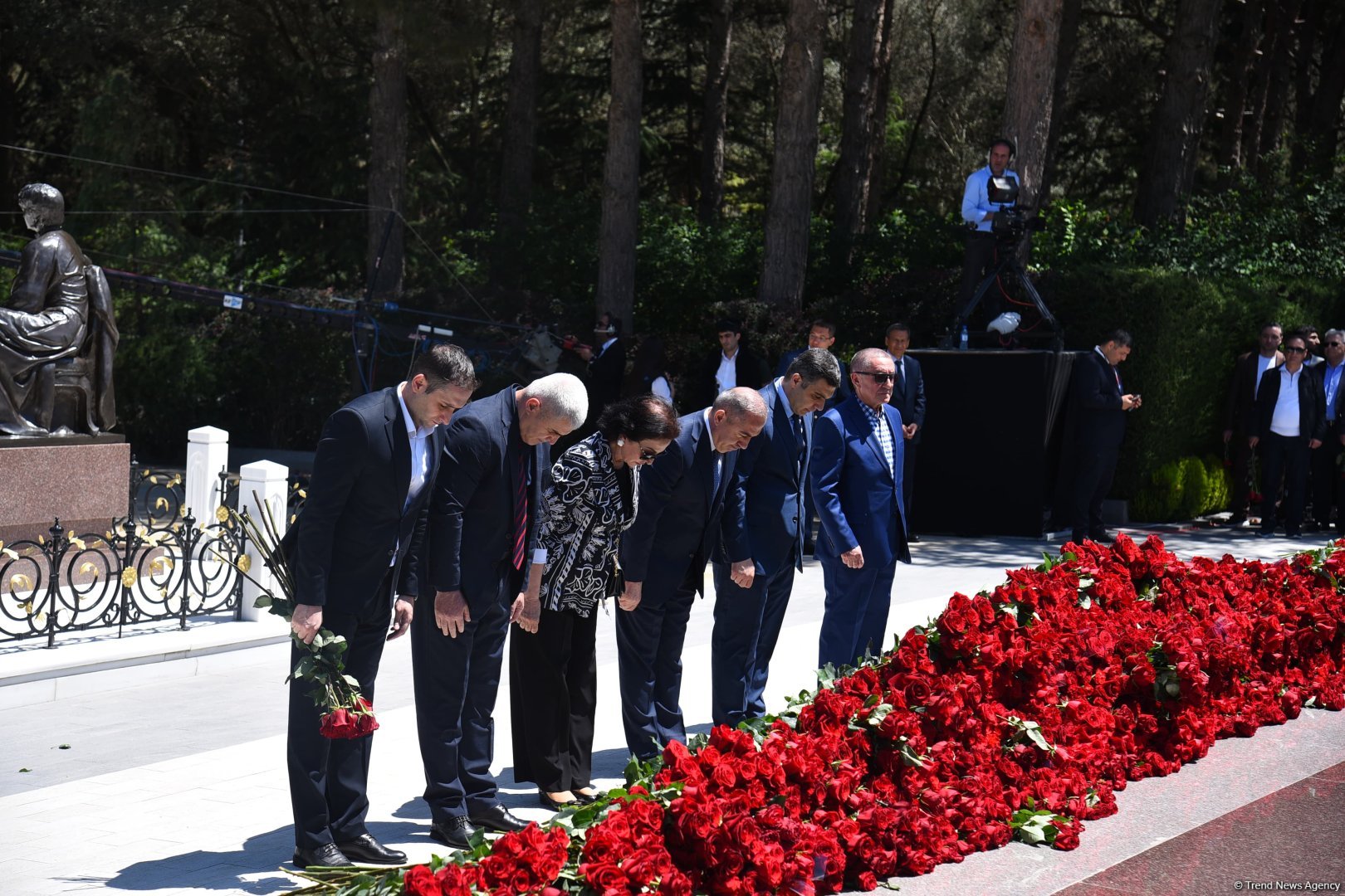 Азербайджанский народ чтит память великого лидера Гейдара Алиева (ФОТО)