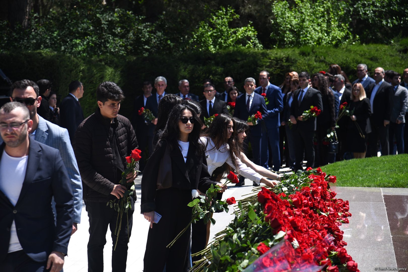 Азербайджанский народ чтит память великого лидера Гейдара Алиева (ФОТО)
