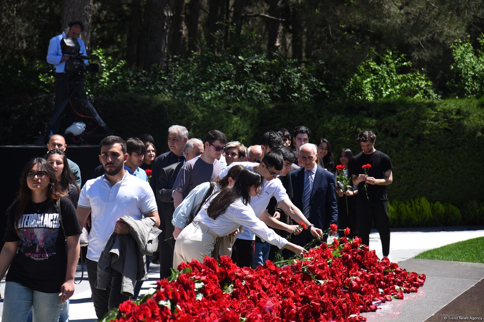 Азербайджанский народ чтит память великого лидера Гейдара Алиева (ФОТО)