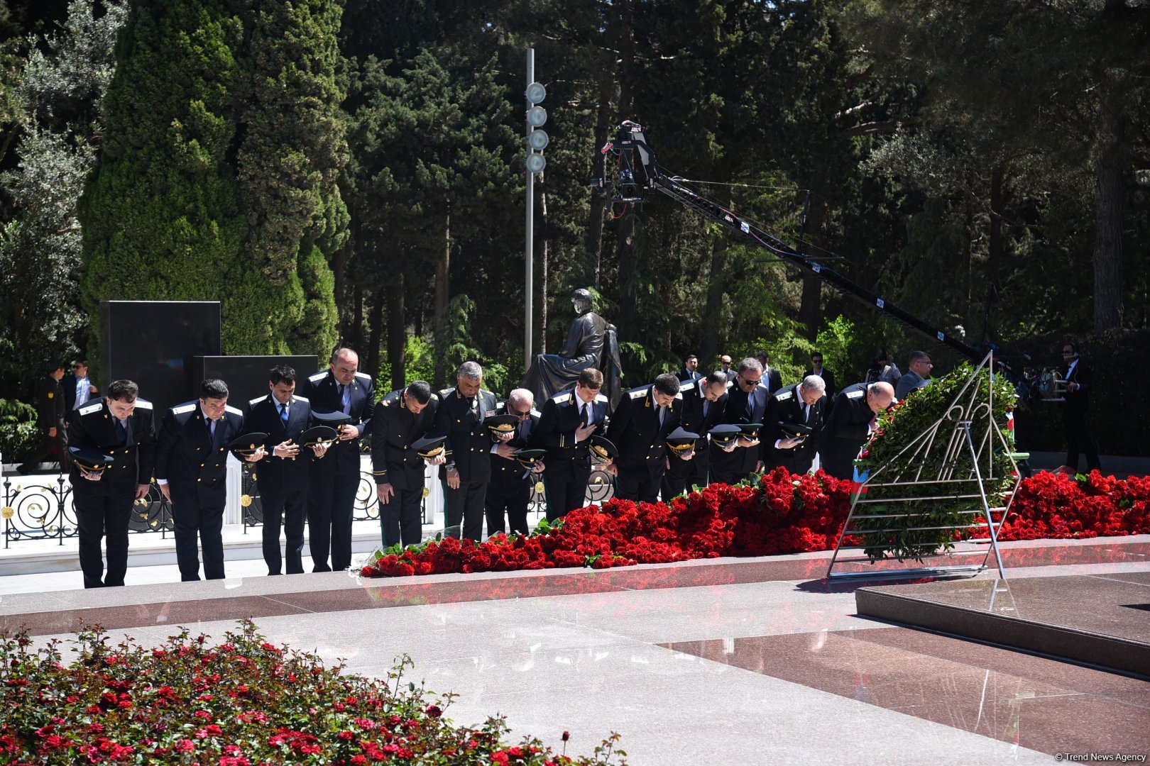 Азербайджанский народ чтит память великого лидера Гейдара Алиева (ФОТО)